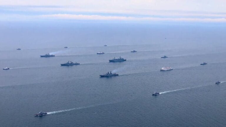 रूस ने सभी पांचों बेड़ों के साथ अपना सबसे बड़ा नौसेना अभ्‍यास शुरू किया