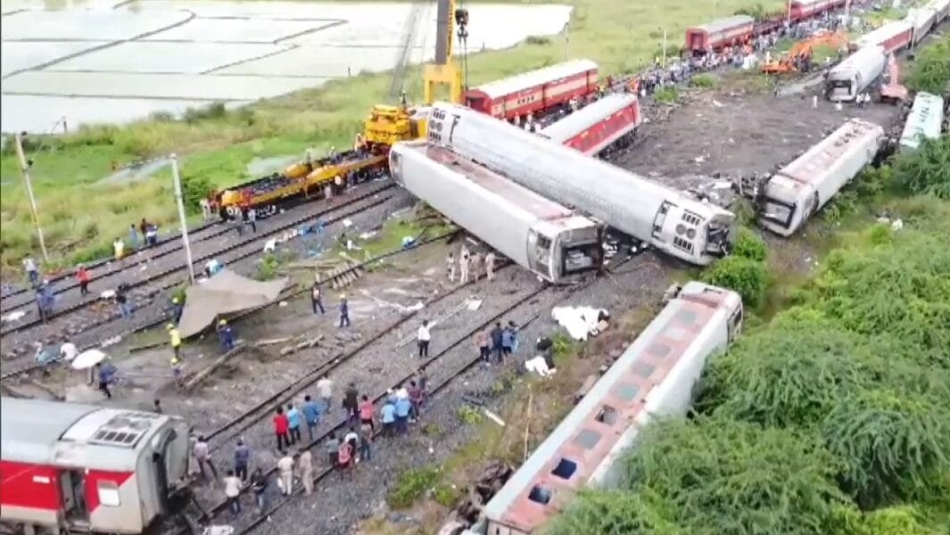 Accident of train no. 12578 Mysuru - Darbhanga Bagmati Express at Kavaraipettai of Chennai division