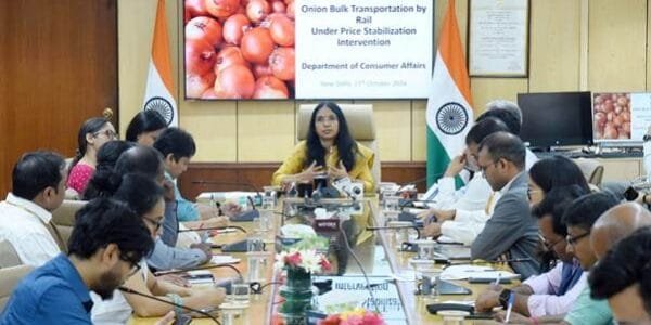 Consumer Affairs Department of the Central Government is transporting onions from Nashik to Delhi by rail rake