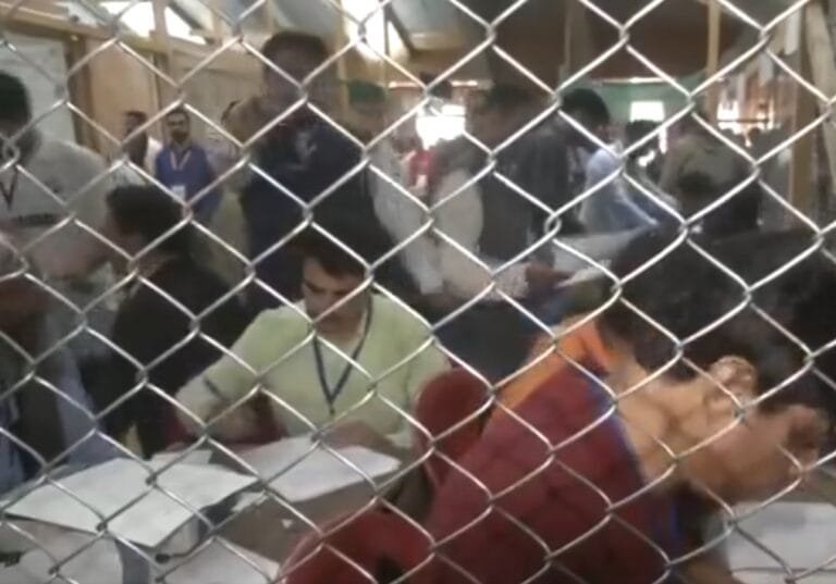 जम्मू-कश्मीर और हरियाणा में विधानसभा चुनाव के वोटों की गिनती जारी