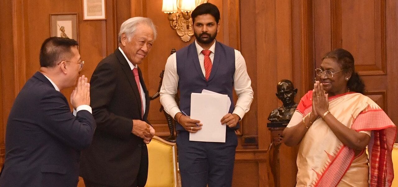 Defence Minister of Singapore Dr. Ng Eng Hen met the President of India Draupadi Murmu at Rashtrapati Bhavan today