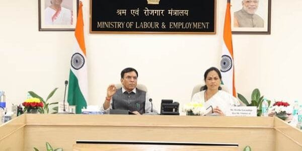 Dr Mansukh Mandaviya chairs a meeting with Platform Workers Association to discuss social security measures