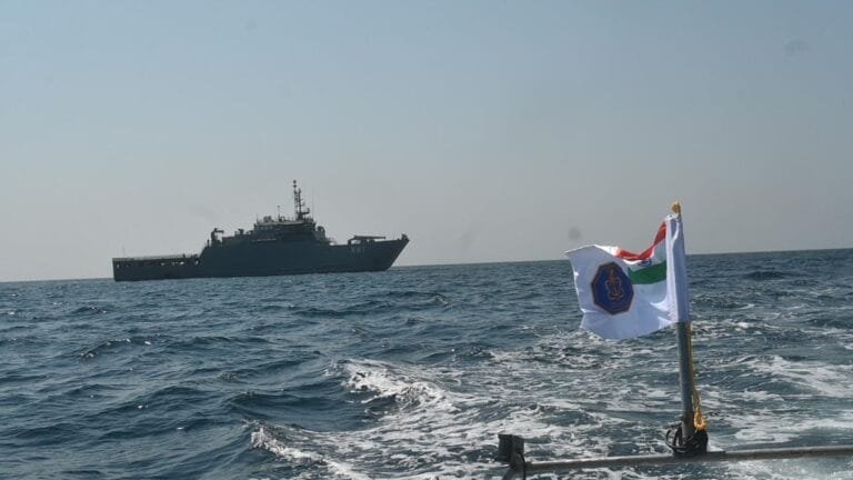 आईएनएस शार्दुल ने प्रशिक्षण तैनाती के हिस्से के रूप में संयुक्त अरब अमीरात में दुबई के पोर्ट रशीद की यात्रा संपन्न की