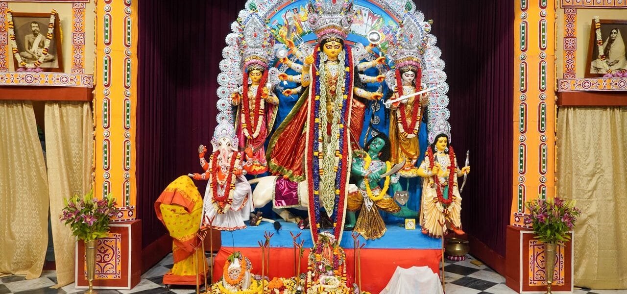 In Sharadiya Navratri rituals, today on Maha Ashtami and Maha Navami, the forms of Goddess Durga, Maha Gauri and Siddhidatri are being worshipped.