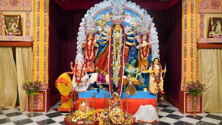 शारदीय नवरात्र अनुष्‍ठान में आज महाअष्‍टमी और महानवमी पर मॉं दुर्गा के स्‍वरूप महागौरी और सिद्धिदात्री की पूजा की जा रही