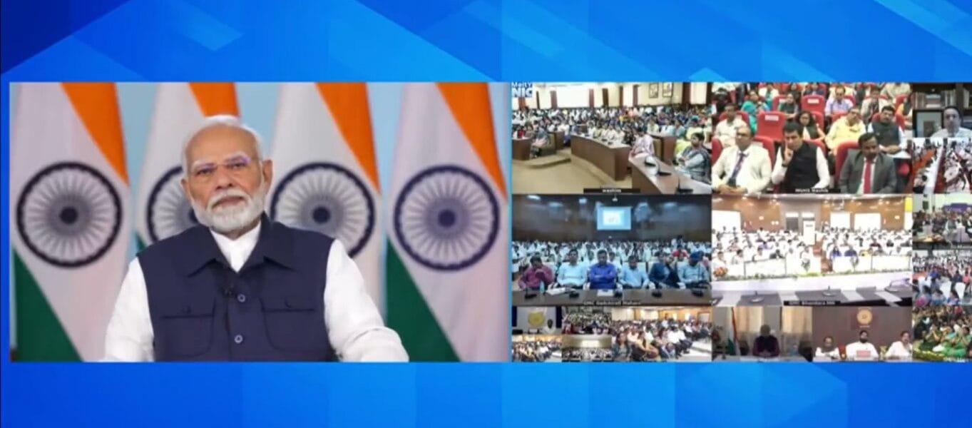 PM Modi lays the foundation stone of various development projects worth Rs 7,600 crore in Maharashtra