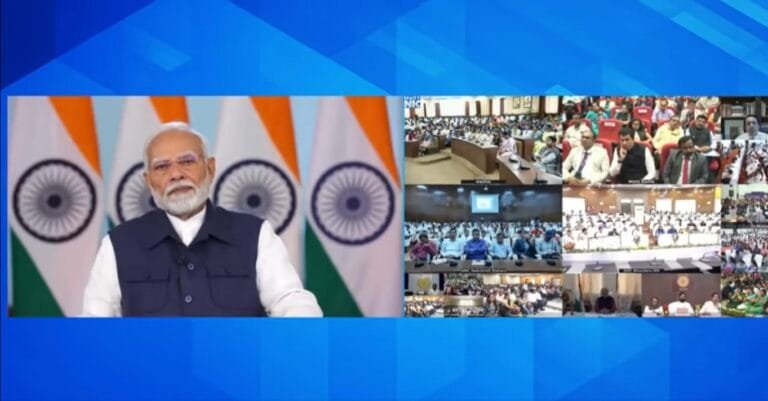 PM Modi lays the foundation stone of various development projects worth Rs 7,600 crore in Maharashtra