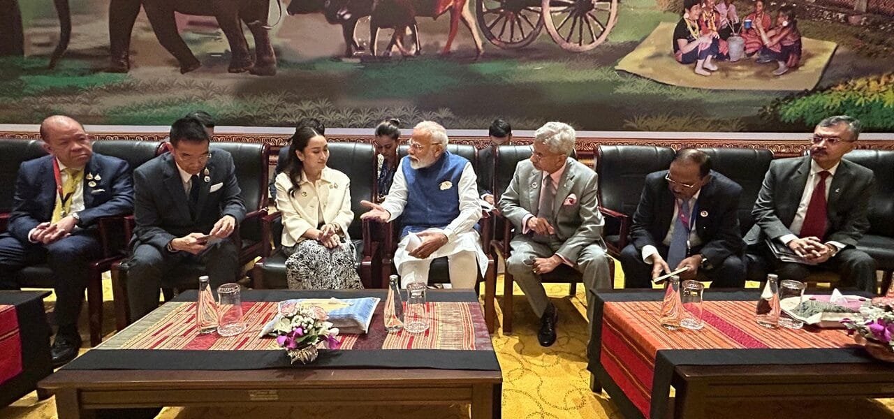 PM Modi meets PM Patongtarn Shinawatra of Thailand on the sidelines of the East Asia Summit in Vientiane