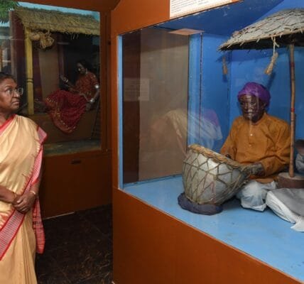 President Draupadi Murmu attended the event organized to mark the completion of 75 years of Bharatiya Adivasi Jati Sevak Sangh in New Delhi today