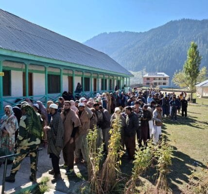 third and final phase of Jammu and Kashmir assembly elections saw 44.08% polling till 1 pm
