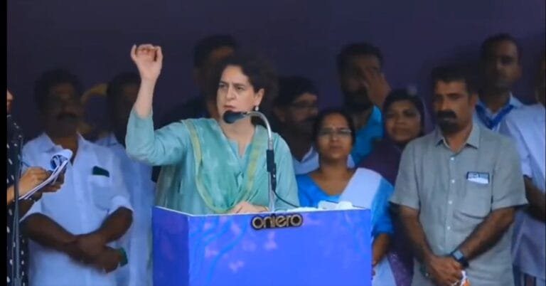 कांग्रेस नेता राहुल गांधी और प्रियंका गांधी ने आज केरल में वायनाड संसदीय क्षेत्र में चुनाव प्रचार किया