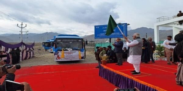 Union Minister Manohar Lal flagged off NTPC's Green Hydrogen buses in Leh