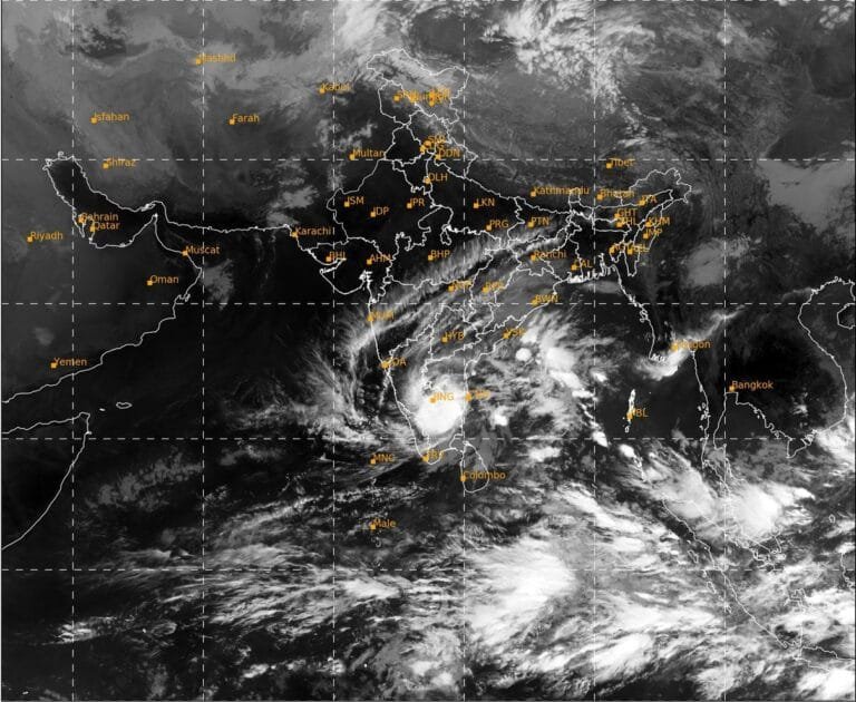 चक्रवाती तूफान फेंजल 80 किलोमीटर प्रति घंटे की रफ्तार से उत्तरी तमिलनाडु और पुद्दुचेरी तट को पार कर गया