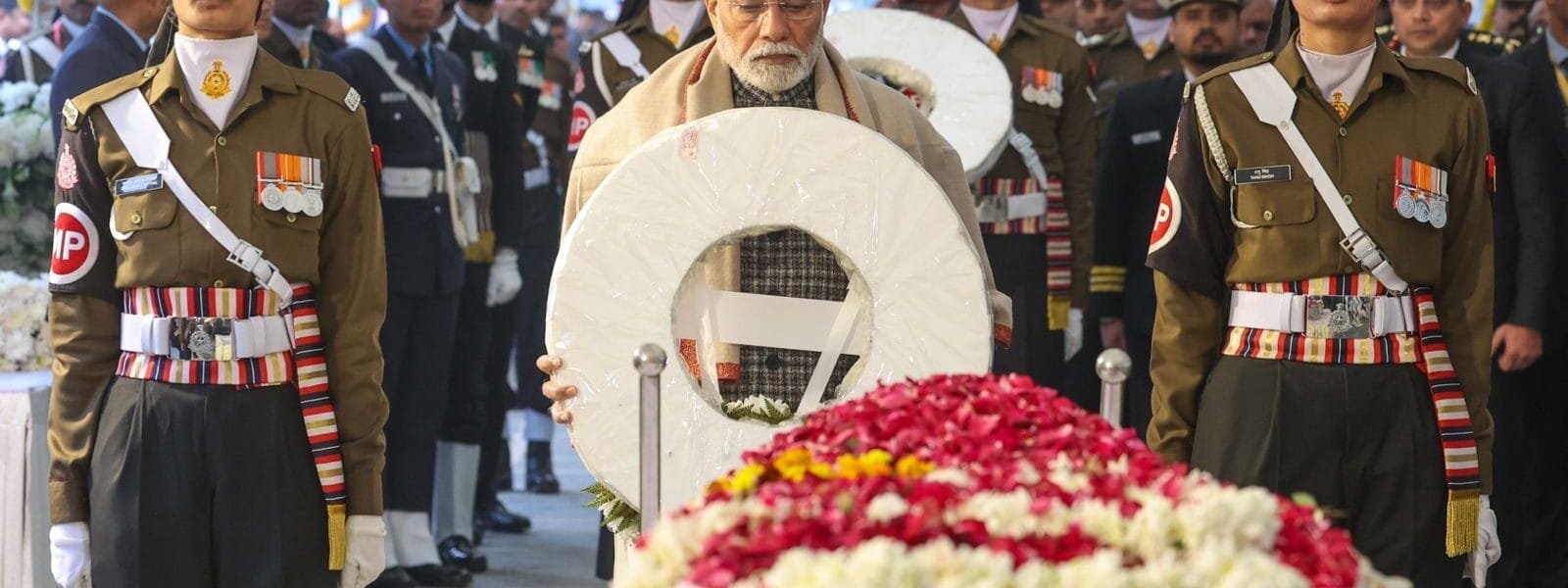 Former Prime Minister Dr. Manmohan Singh was cremated with full state honours today at Nigam Bodh Ghat in New Delhi