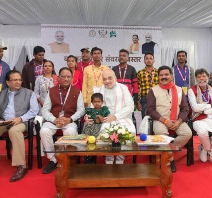 Home Minister Amit Shah met people who gave up arms and joined the mainstream in Jagdalpur, Chhattisgarh