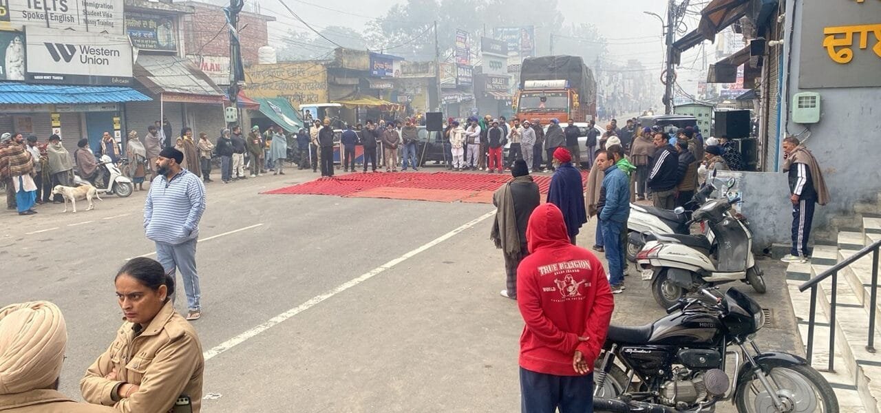 Normal life affected due to shutdown by farmers in Punjab, Indian Railways canceled more than 200 trains