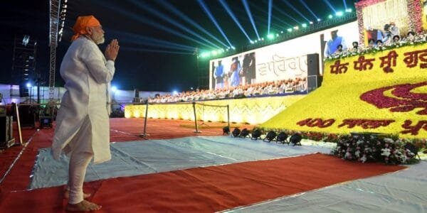 PM Narendra Modi pays tribute to Shri Guru Teg Bahadur Ji on his Martyrdom Day