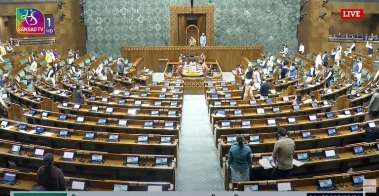 एक राष्‍ट्र-एक चुनाव से संबंधित दो विधेयकों को कल लोकसभा में पेश करने के लिए सूचीबद्ध