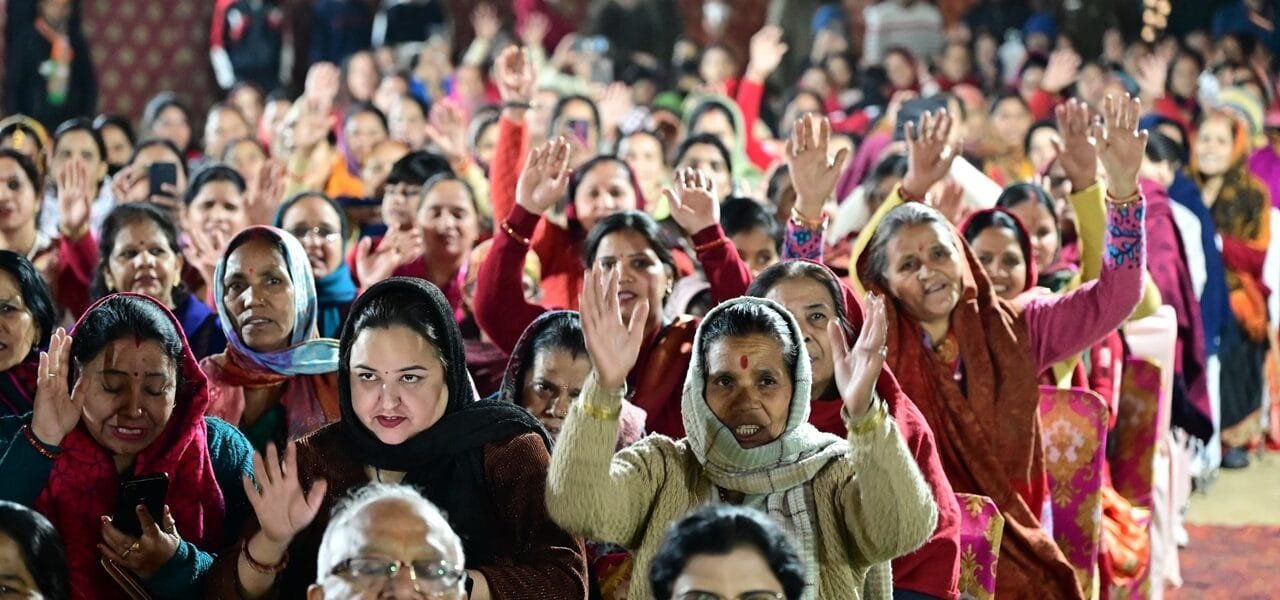 Before the Delhi assembly elections, the political atmosphere heated up with the slogans of major parties