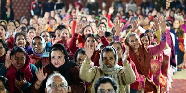 Before the Delhi assembly elections, the political atmosphere heated up with the slogans of major parties