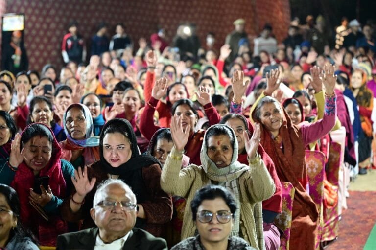 दिल्ली विधानसभा चुनाव से पहले प्रमुख दलों के नारों से गर्माया राजनीतिक माहौल