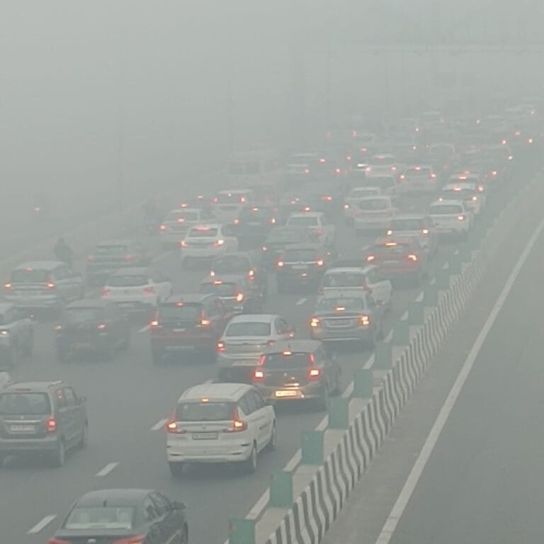 दिल्ली-NCR में वायु गुणवत्ता खराब होने के कारण ग्रैप-4 के अंतर्गत सख्त प्रतिबंध फिर से लागू