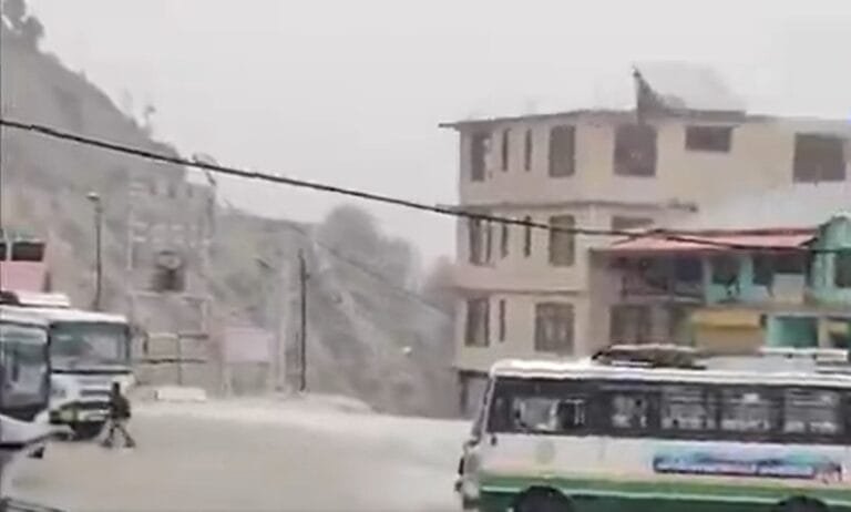 मौसम विभाग ने अगले पांच दिन तक उत्‍तर भारत के कई क्षेत्रों में वर्षा और बर्फबारी का अनुमान व्‍यक्‍त किया