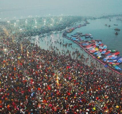 On the occasion of Paush Purnima, the world's largest spiritual and cultural gathering Maha Kumbh Mela started in Prayagraj with Amrit Snan