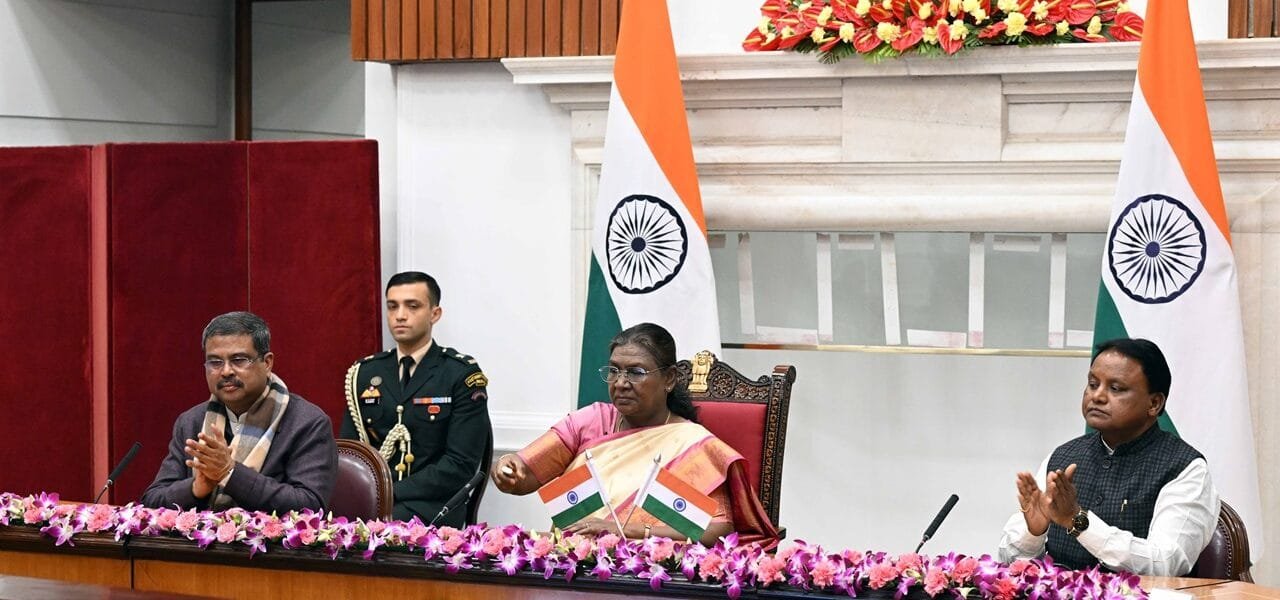 President Murmu virtually inaugurates launches Cow Induction, Giftmilk and Market Support for OMFED initiatives of National Dairy Development Board