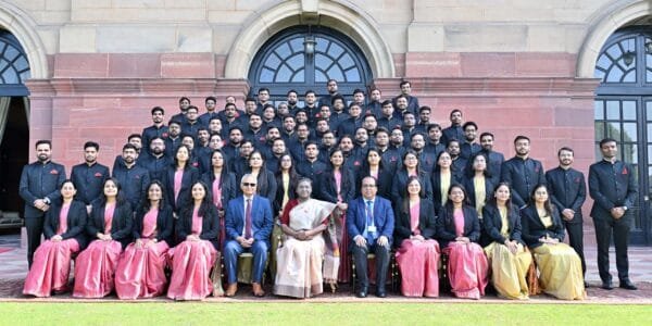 Probationary Officers of Indian Defence Accounts Service and Indian Telecommunication Service call on the President