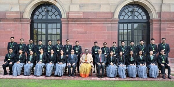 Probationary officers of Indian Statistical Service meet President Draupadi Murmu
