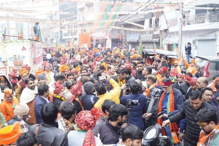 दिल्ली विधानसभा चुनाव के लिए नामांकन पत्र दाखिल करने का आज अंतिम दिन