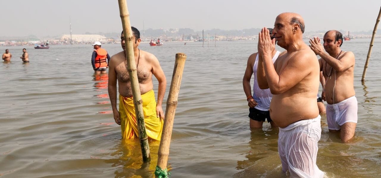 Union Defense Minister Rajnath Singh took a holy dip in the Sangam of Prayagraj Maha Kumbh 2025