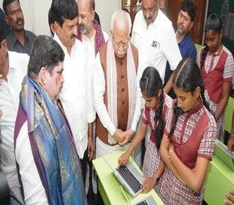 Union-Minister-Manohar-Lal-inaugurated-the-projects-developed-by-Karimnagar-Smart-City
