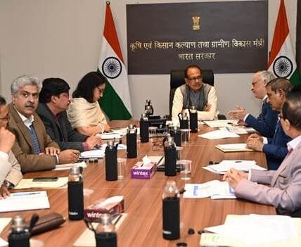 Union Minister Shivraj Singh Chouhan reviewed agriculture schemes and programs