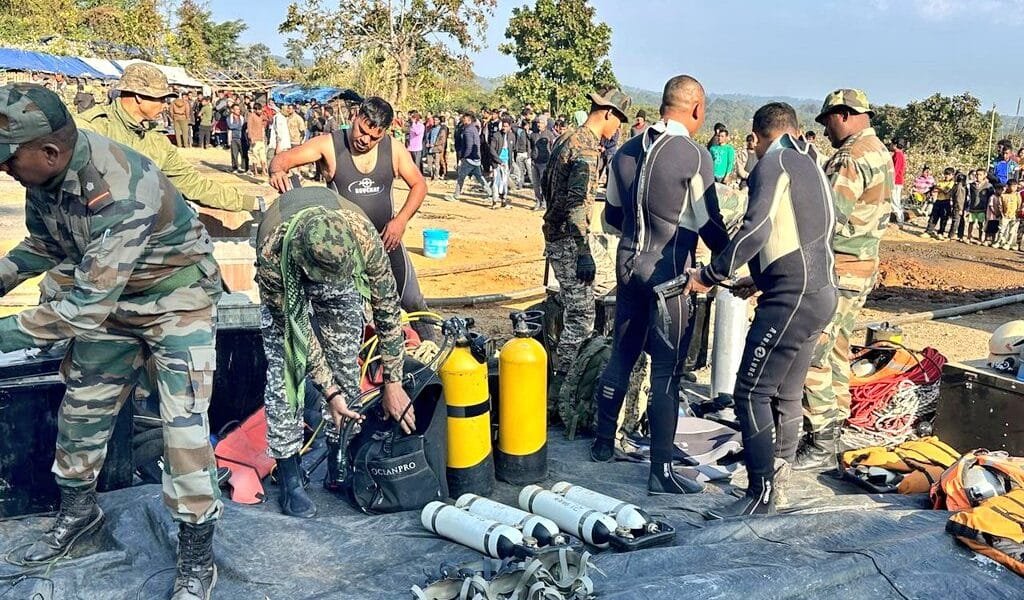rescue workers trapped in coal mine in Assam
