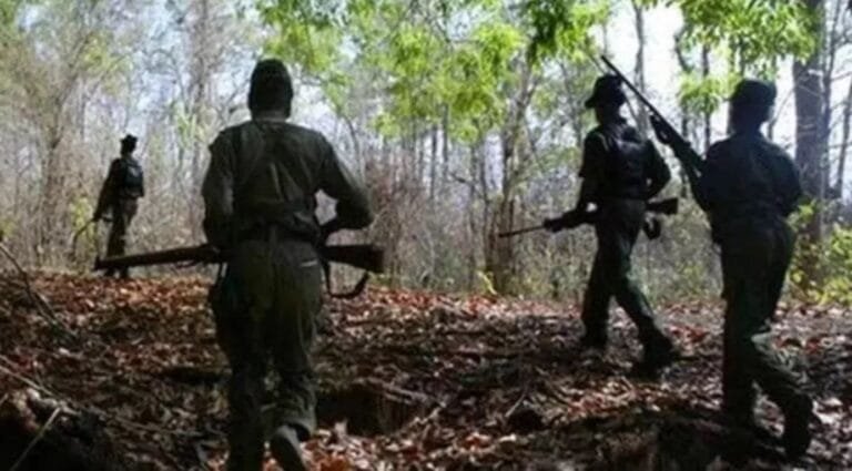 छत्‍तीसगढ़ के नारायणपुर जिले में सुरक्षा बलों के साथ मुठभेड़ में 20 नक्‍सली मारे गए