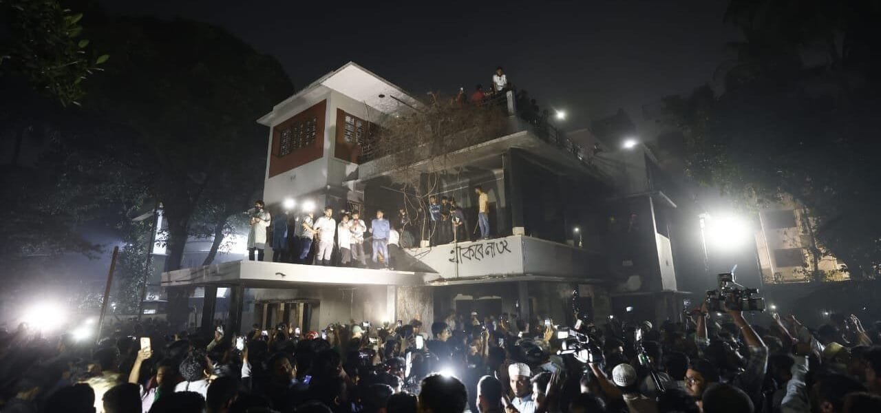 Bangabandhu Memorial Museum in Bangladesh's capital Dhaka was demolished with a bulldozer by an angry mob last night in the presence of police.
