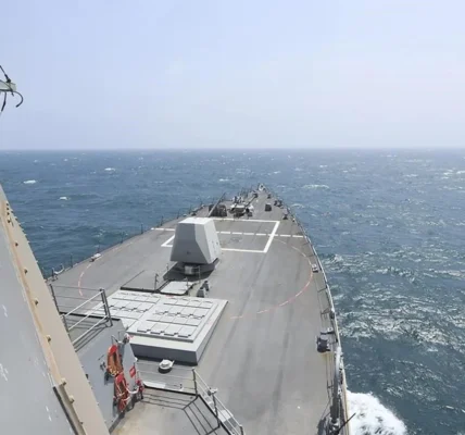 China criticizes Canada over a warship passing through the Taiwan Strait