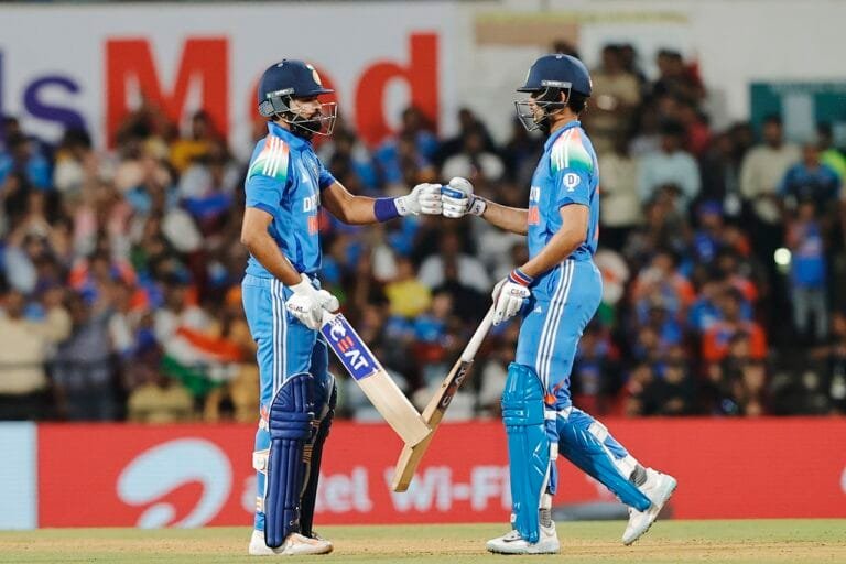 क्रिकेट: भारत ने इंग्लैंड को 248 रन पर समेटा