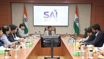 Dr. Mansukh Mandaviya meets bicycle manufacturers; appeals to them to provide incentives to promote cycling