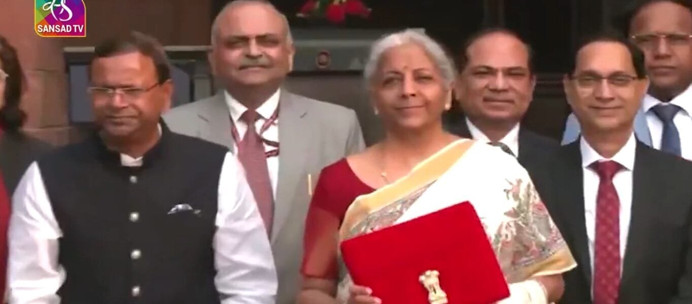 Finance Minister Nirmala Sitharaman reached Parliament, will present the budget for the financial year 2025-26 in the Lok Sabha today