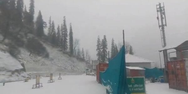 Heavy rain and snowfall continues in Himachal Pradesh due to western disturbance