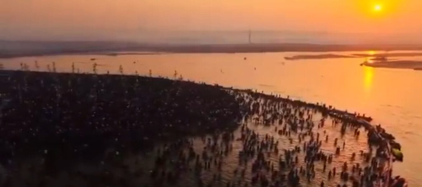 In Prayagraj Maha Kumbh, devotees took holy dip and offered prayers on the occasion of Maghi Purnima