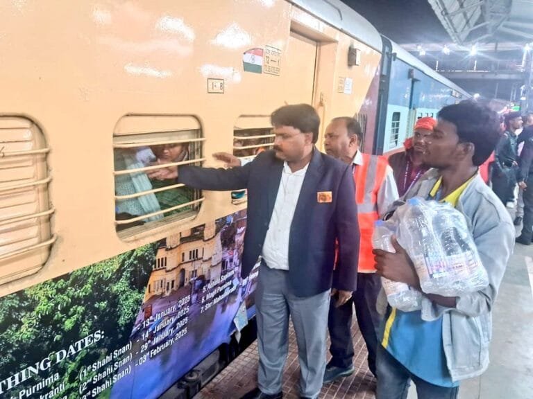 भारतीय रेलवे ने महाशिवरात्रि के लिए विशेष इंतजाम किए, प्रयागराज से 350 से अधिक विशेष ट्रेनें चलाई गईं