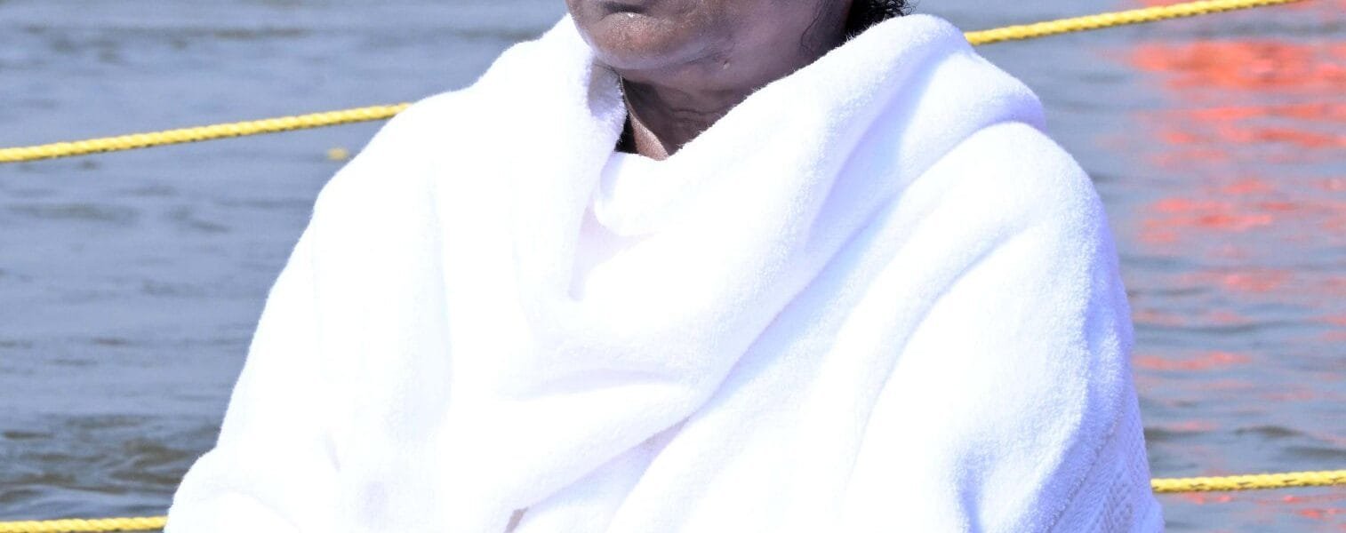 Prayagraj Maha Kumbh - President Draupadi Murmu took a holy dip at the Triveni Sangam
