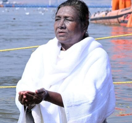 Prayagraj Maha Kumbh - President Draupadi Murmu took a holy dip at the Triveni Sangam