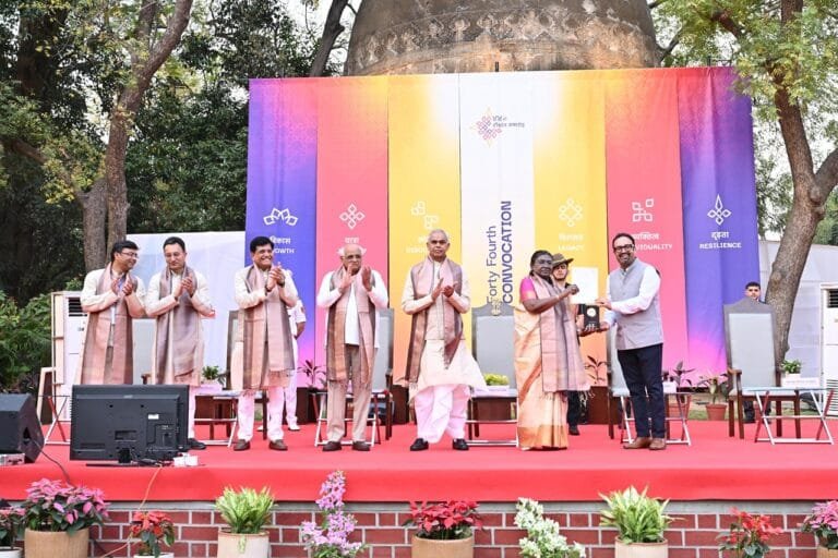 राष्ट्रपति द्रौपदी मुर्मु ने आज राष्ट्रीय डिजाइन संस्थान, अहमदाबाद के दीक्षांत समारोह में भाग लिया