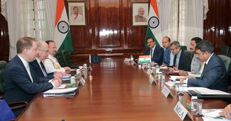 रक्षा राज्य मंत्री ने नई दिल्ली में यूरोपीय आयोग के रक्षा एवं अंतरिक्ष आयुक्त से भेंट की