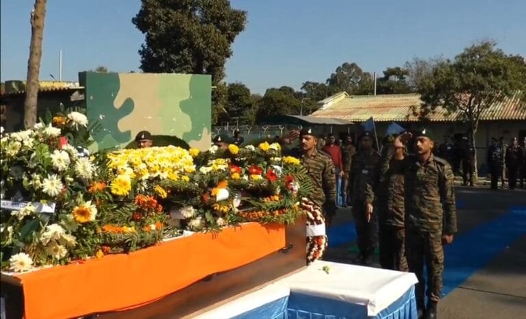 जम्मू-कश्मीर में नियंत्रण रेखा के पास आईईडी विस्फोट में शहीद हुए दो जवान